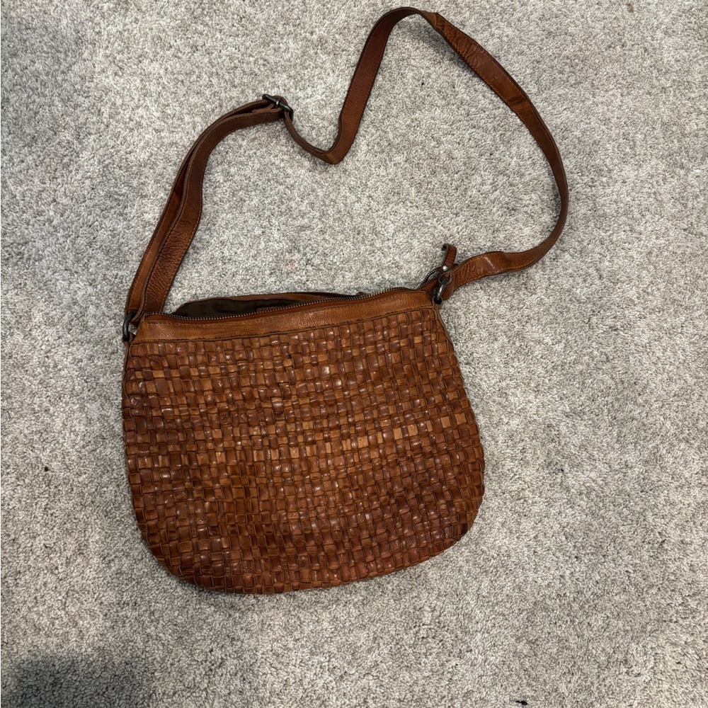 Elegant Brown Leather Crossbody Bag with Woven Texture